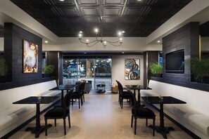 2 من البارات/الاستراحات