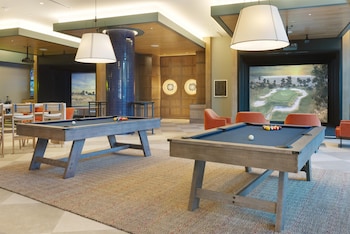 2 bars/lounges, poolside bar at Hyatt Regency Orlando