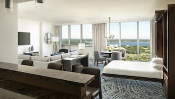 Family Suite | Premium bedding, pillow-top beds, in-room safe, desk