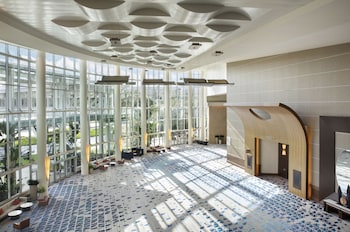 A modern interior with a large mirror, a counter, and seating. at Hyatt Regency Orlando