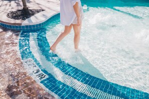 Outdoor pool, cabanas (surcharge), pool umbrellas - Hyatt Regency Orlando (Orlando)