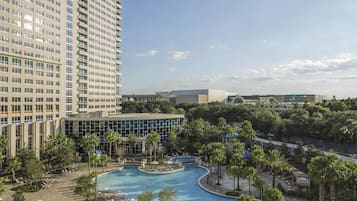 Outdoor pool, cabanas (surcharge), pool umbrellas