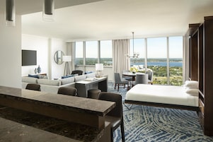 Familie suite | Luxe beddengoed, pillowtop-bedden, een kluis op de kamer, een bureau