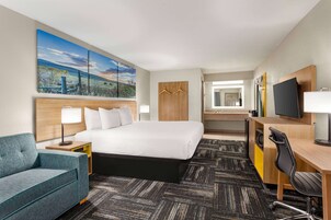 Decoración personalizada, muebles diferentes y escritorio 