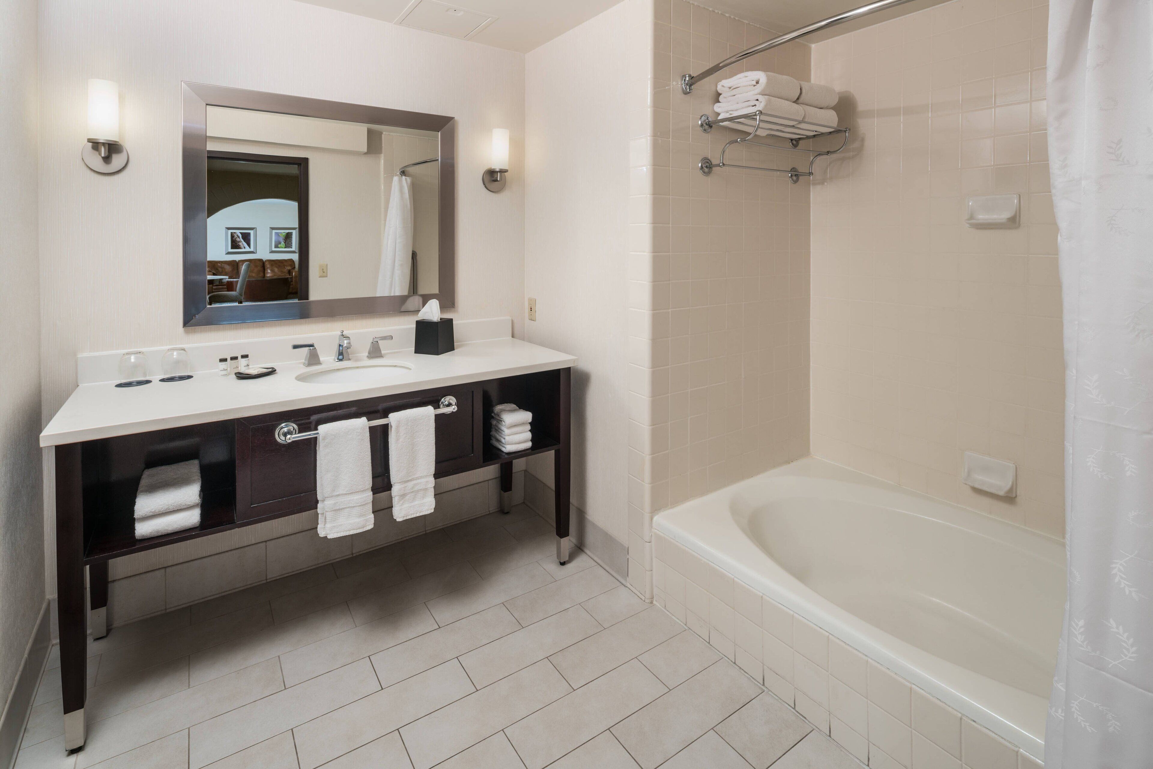 combined shower/bathtub, eco-friendly toiletries, hair dryer, towels