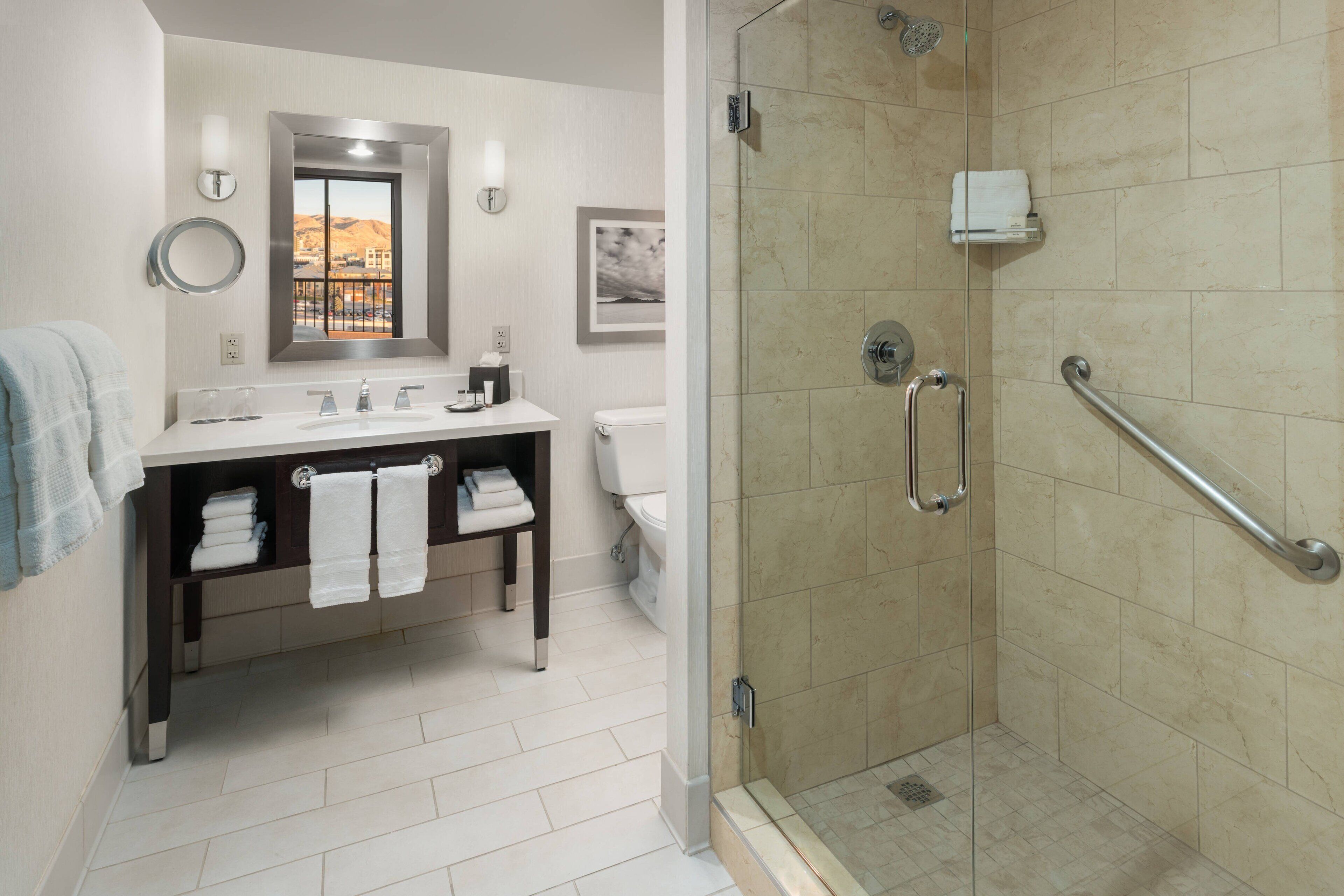 combined shower/bathtub, eco-friendly toiletries, hair dryer, towels