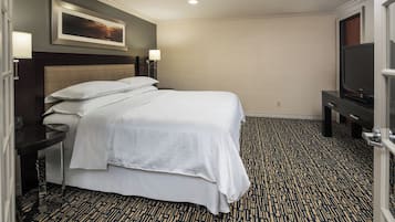 Loft, 1 King Bed with Sofa bed, Courtyard View | Premium bedding, down comforters, pillowtop beds, in-room safe