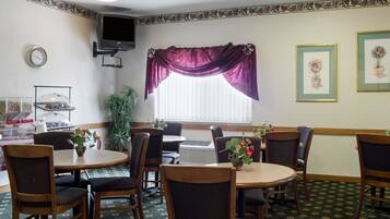 TĂ€gliches inbegriffenes kontinentales FrĂŒhstĂŒck