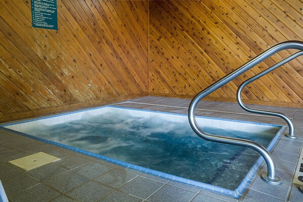 Piscine intérieure