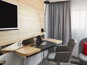 Superior Room | In-room safe, laptop workspace, blackout drapes, iron/ironing board - Novotel York Centre (York)