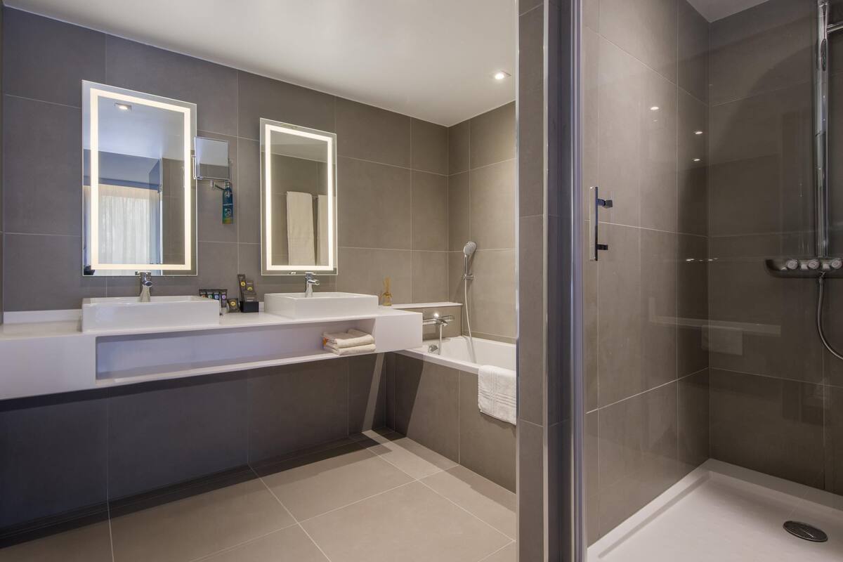 junior suite, 1 queen bed with sofa bed | 1 bedroom, in-room safe, laptop workspace, blackout curtains