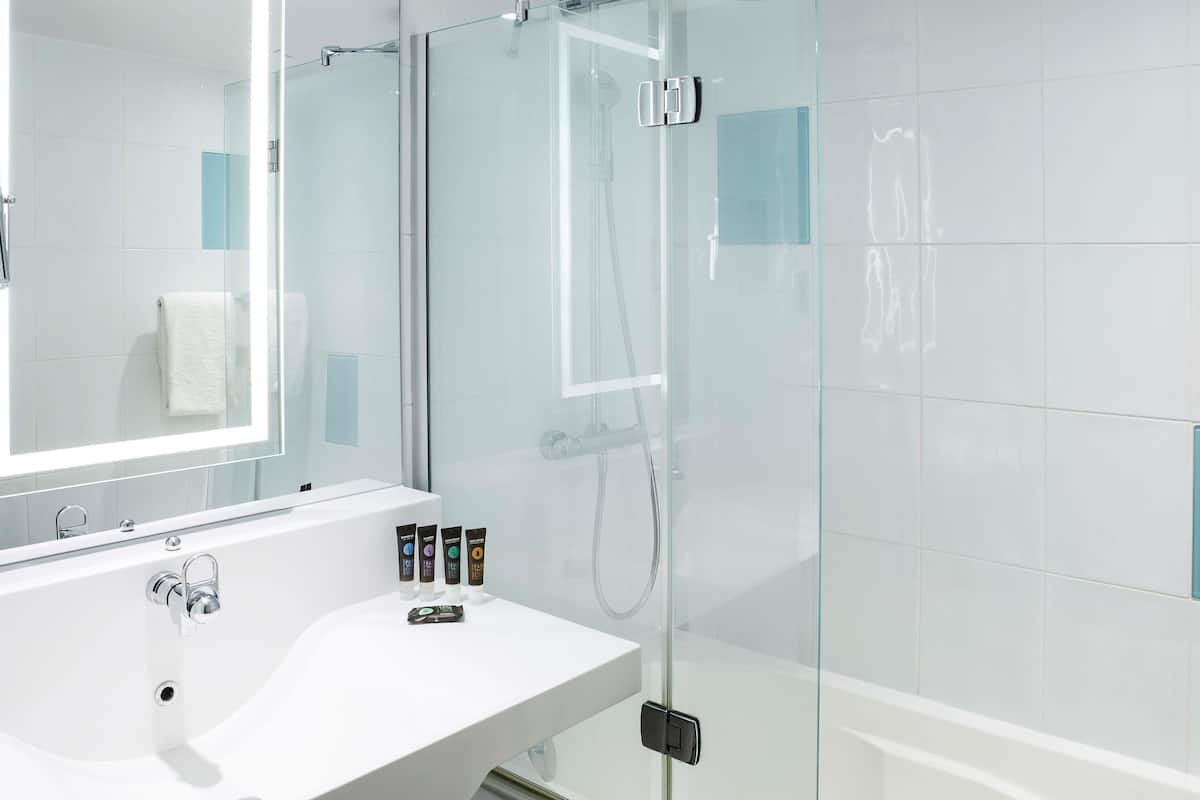 Superior Room, 1 Queen Bed | In-room safe, laptop workspace, blackout drapes, iron/ironing board