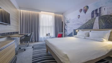 Superior-huone, 1 keskisuuri parisänky | Tallelokero huoneessa, kannettavalle tietokoneelle sopiva työtila