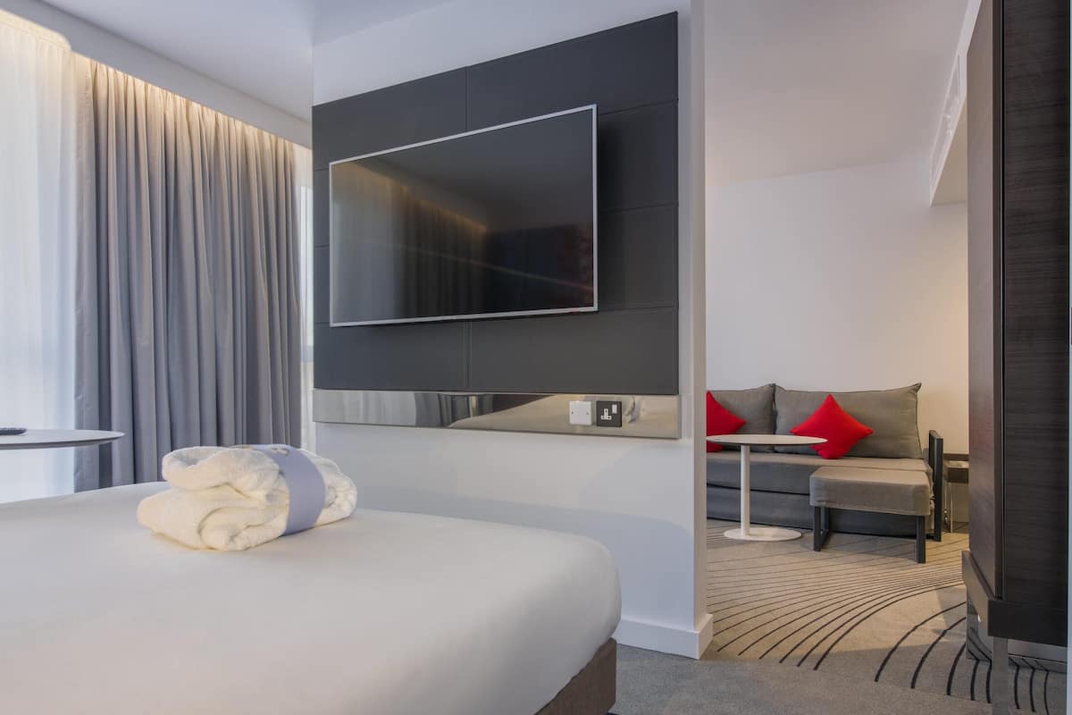 Suite Junior, 1 grand lit et 1 canapé-lit | 1 chambre, coffres-forts dans les chambres