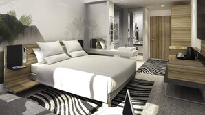 Ein modernes Hotelzimmer mit einem großen Bett, Nachttischen, einem Schreibtisch, einem Fernseher und einem sichtbaren Badezimmer hinter einer offenen Tür.