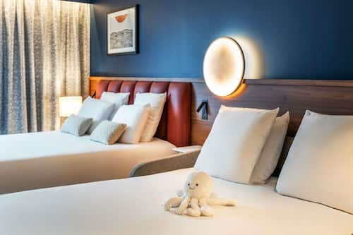 Camera familiare, 1 letto queen con divano letto | 1 camera, biancheria da letto di alta qualità, con stile personalizzato