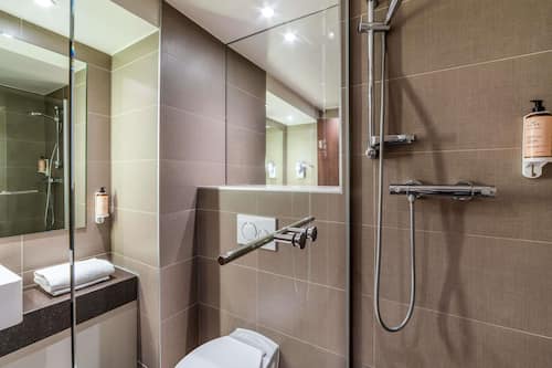 1 bedroom, premium bedding, individually decorated