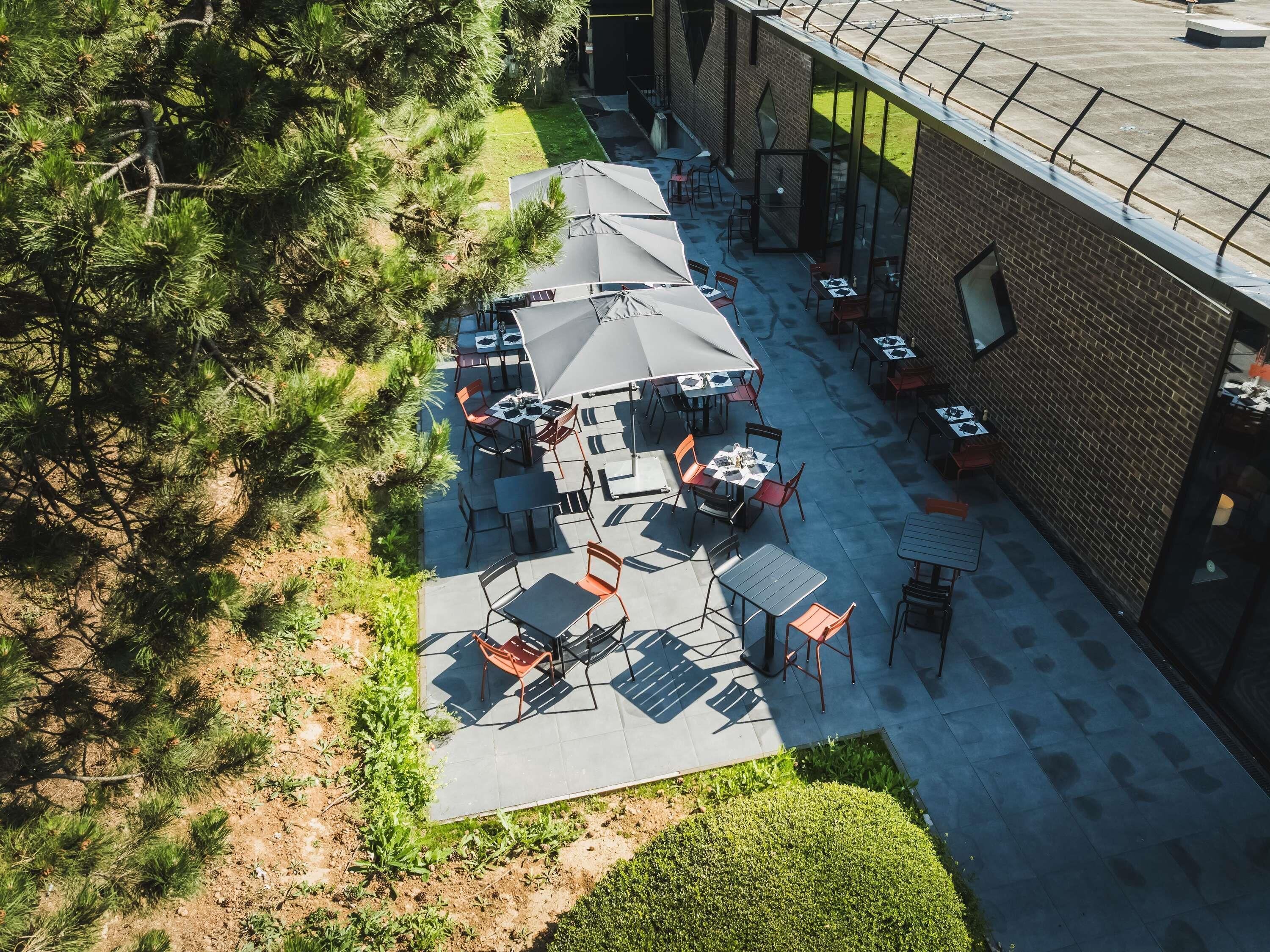 Déjeuner et dîner servis sur place, spécialités Cuisine française