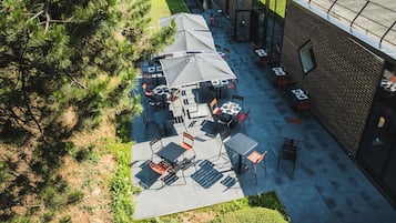 Déjeuner et dßner servis sur place, spécialités Cuisine française