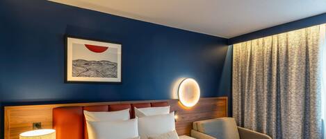 Familiekamer, 1 tweepersoonsbed met slaapbank | 1 slaapkamer, luxe beddengoed, individueel gedecoreerd