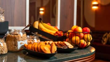 Desayuno buffet (EUR 20 por persona)
