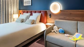 Family Room, 1 Queen Bed with Sofa bed | 1 bedroom, premium bedding, individually decorated