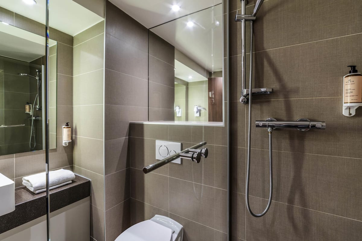 1 bedroom, premium bedding, individually decorated