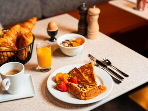 Petit déjeuner buffet (20 EUR par personne)