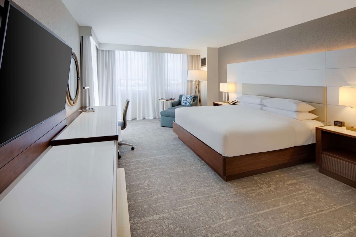 Premium bedding, down comforters, pillowtop beds, in-room safe