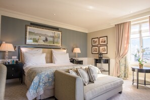 Junior Suite, Lake View | Premium bedding, minibar, in-room safe, desk - Grand Hotel du Lac - Relais & Châteaux (Vevey)
