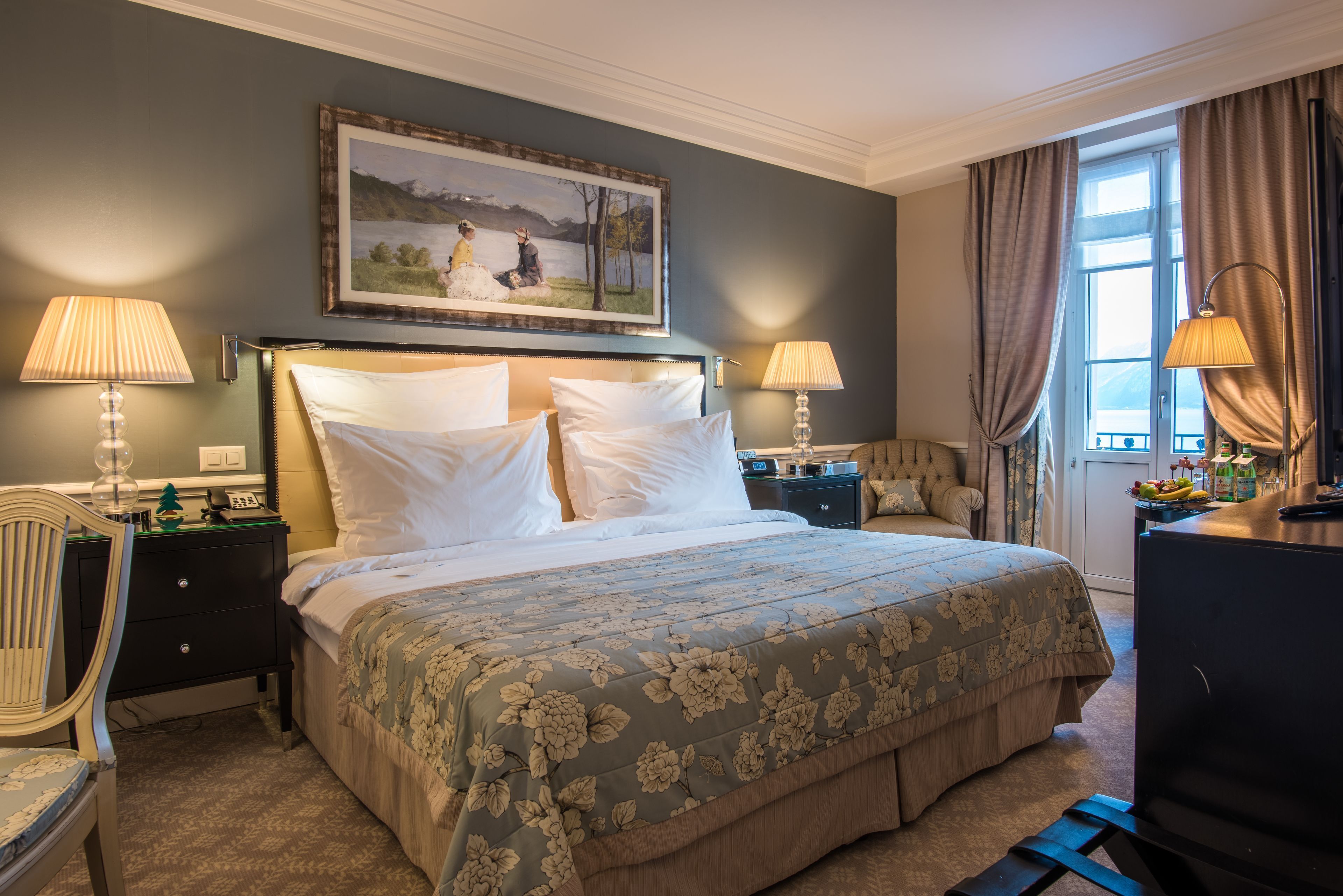 Premium bedding, minibar, in-room safe, desk