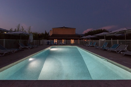 Seasonal outdoor pool, open 7:00 AM to 10:00 PM, pool umbrellas