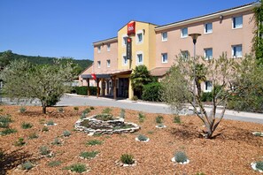 Fachada de la propiedad