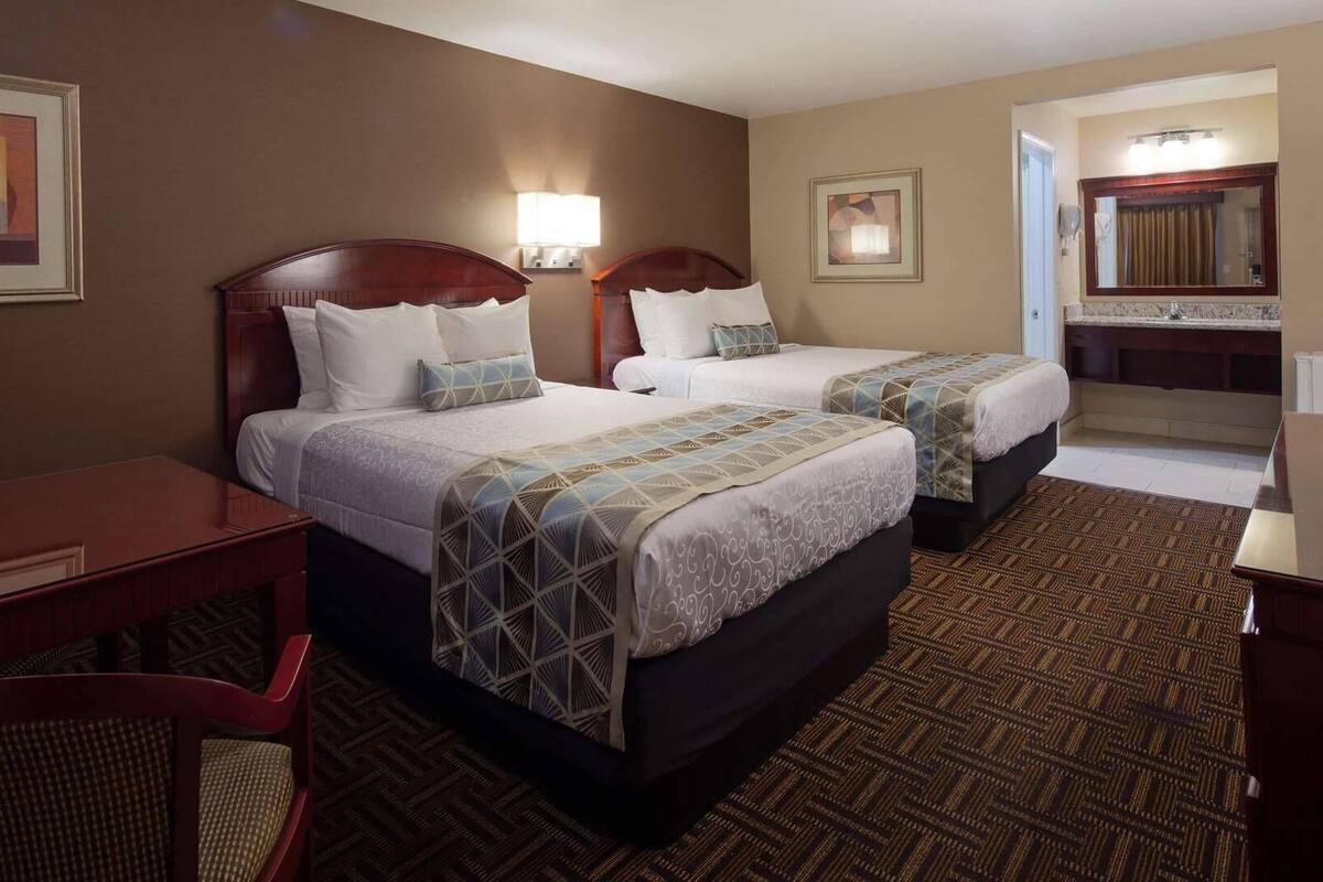 Desk, WiFi, bed sheets, alarm clocks
