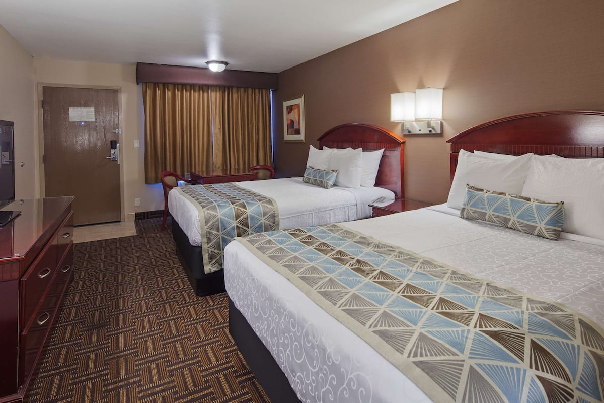 Desk, WiFi, bed sheets, alarm clocks
