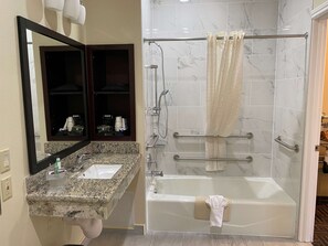 Standard Room, 1 Queen Bed, Accessible, Non Smoking | Accessible bathroom