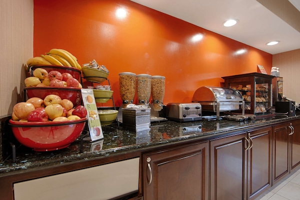 Tägliches inbegriffenes kontinentales Frühstück