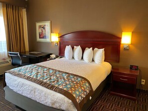 Desk, WiFi, bed sheets, alarm clocks - Best Western Pasadena Inn (Pasadena)