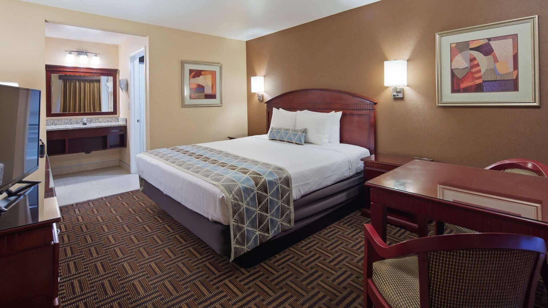 Desk, WiFi, bed sheets, alarm clocks