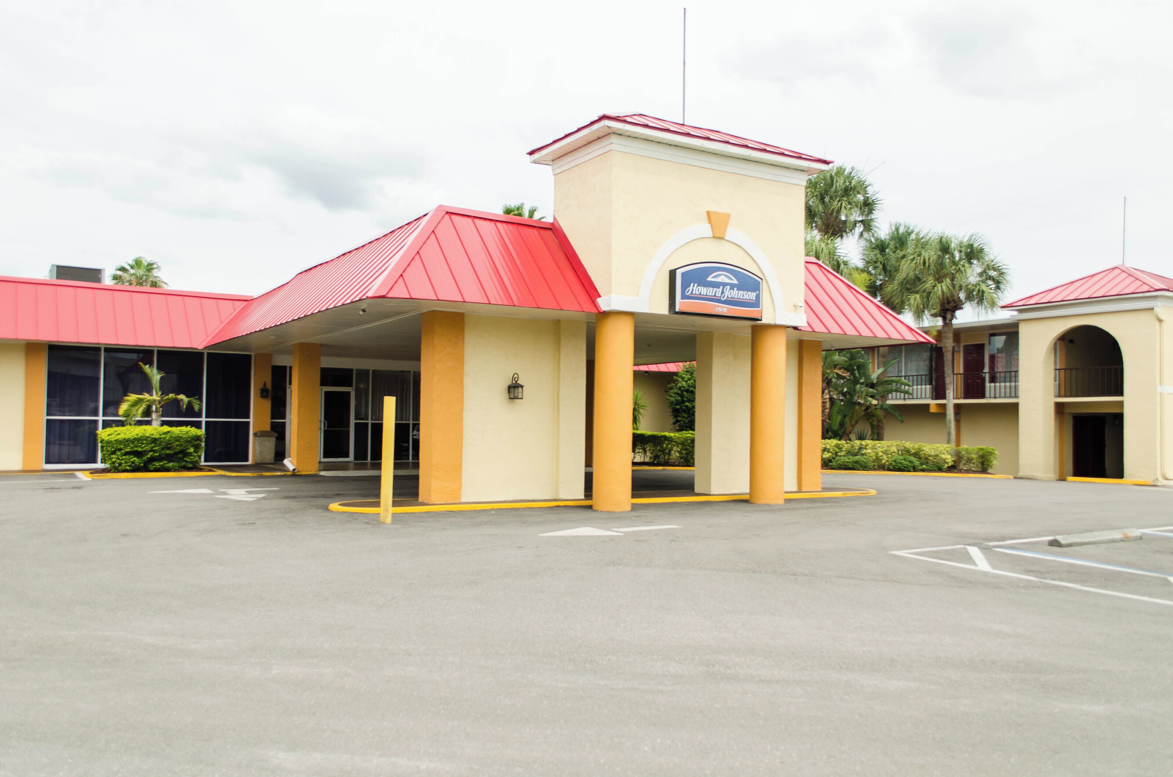 A Howard Johnson hotel with a red roof and beige exterior.