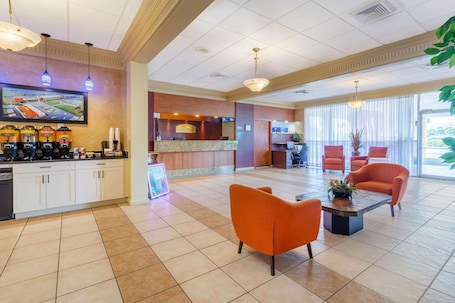 Saguão. Howard Johnson by Wyndham Lakeland