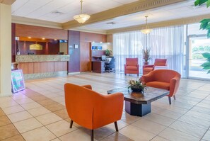 Lobby - Howard Johnson by Wyndham Lakeland (Lakeland)