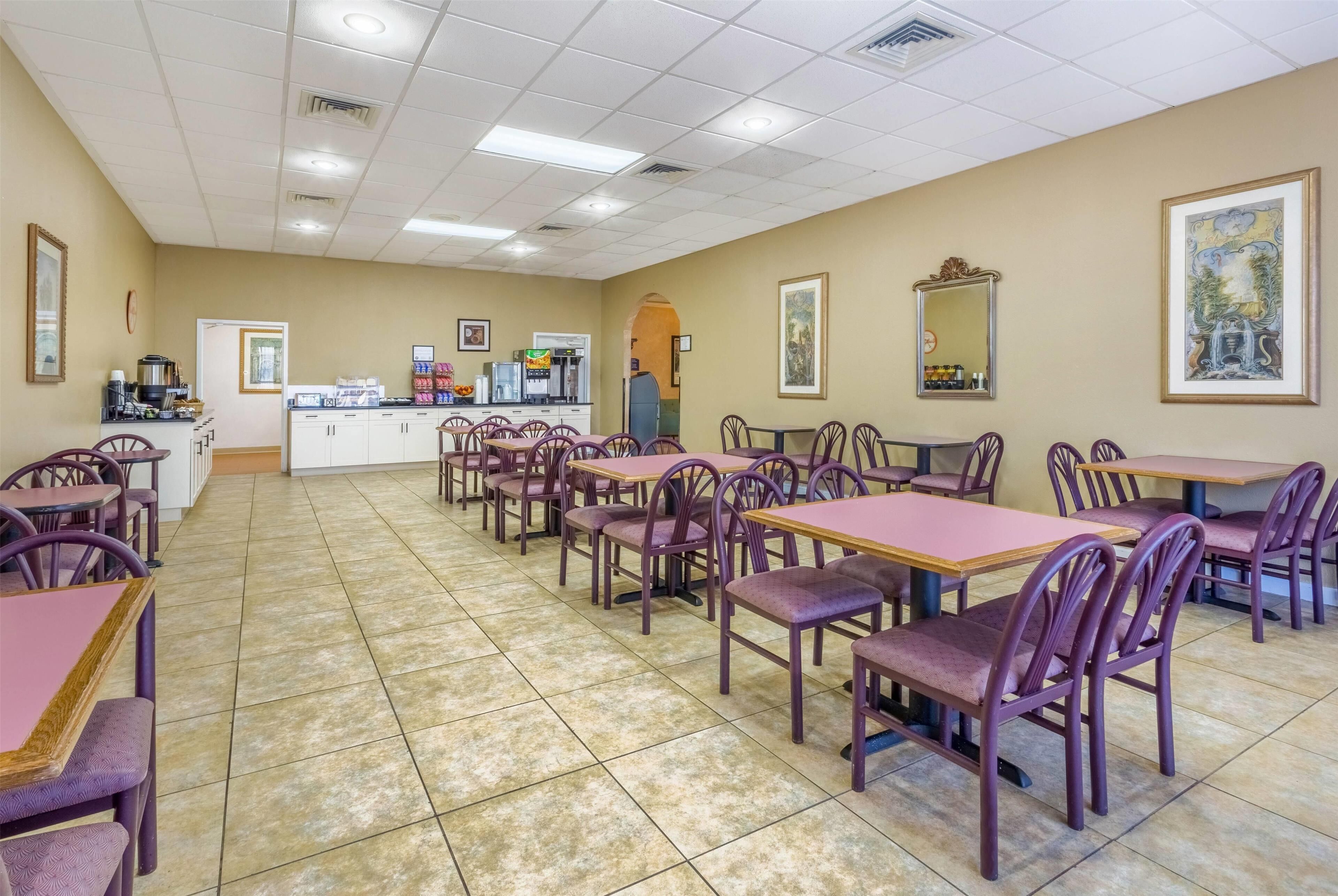 Photo - Howard Johnson by Wyndham Lakeland