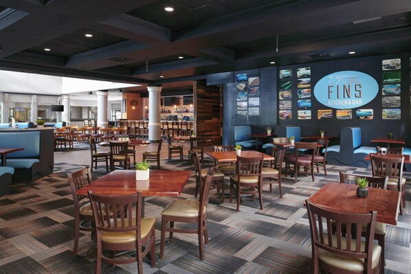 Bar (on property) - Detroit Marriott Livonia (Livonia)