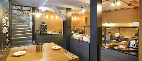 Desayuno buffet (CHF 22.00 por persona)