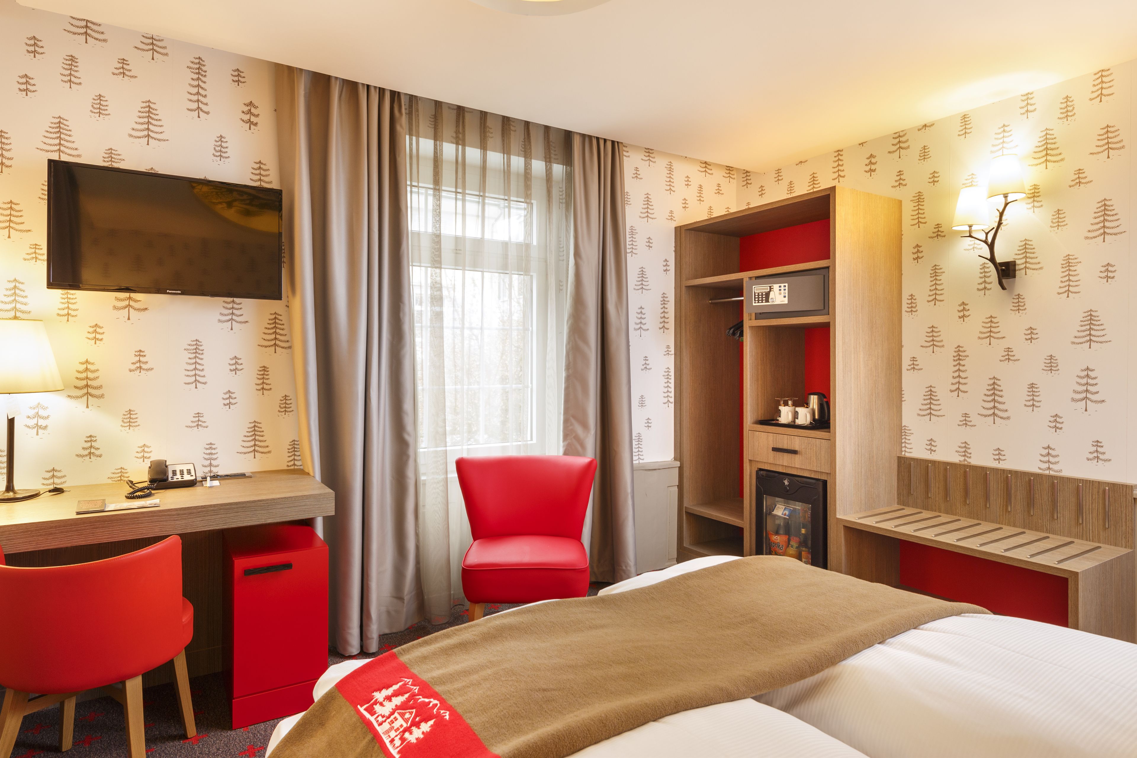 premium bedding, down duvets, minibar, in-room safe