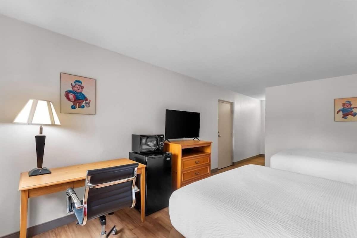 Caja de seguridad en la habitación y escritorio