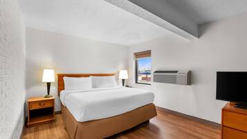 Suite, 1 King Bed, Smoking | In-room safe, desk, iron/ironing board, free cribs/infant beds