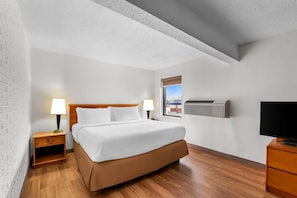 Suite, 1 King Bed, Smoking