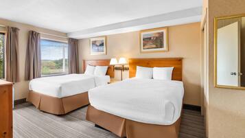 Suite, 1 kingsize bed, roken | Een kluis op de kamer, een bureau, een strijkplank/strijkijzer